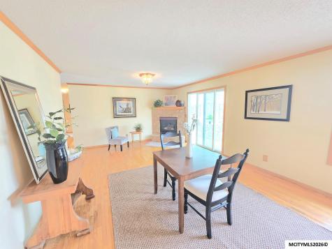 225 Jamestown Road Mason City IA 50401