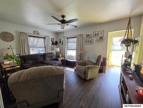 5 S Vermont Mason City IA 50401