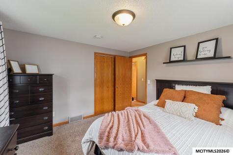 706 6th SE Mason City IA 50401