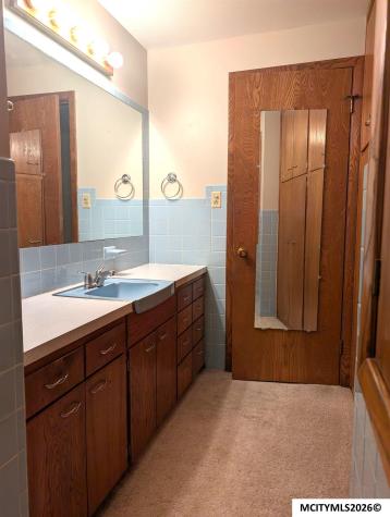 1303 2nd NW Mason City IA 50401