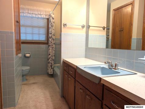 1303 2nd NW Mason City IA 50401