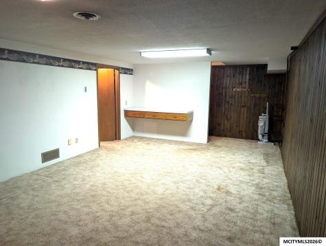 1303 2nd NW Mason City IA 50401