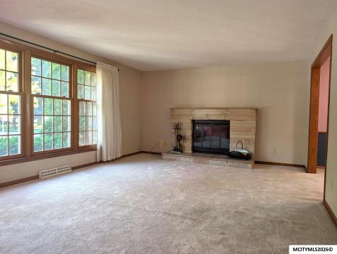 1303 2nd NW Mason City IA 50401