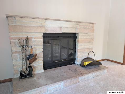 1303 2nd NW Mason City IA 50401