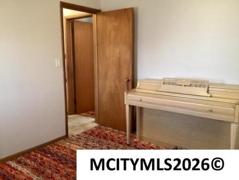 43 Sunny Circle Mason City IA 50401