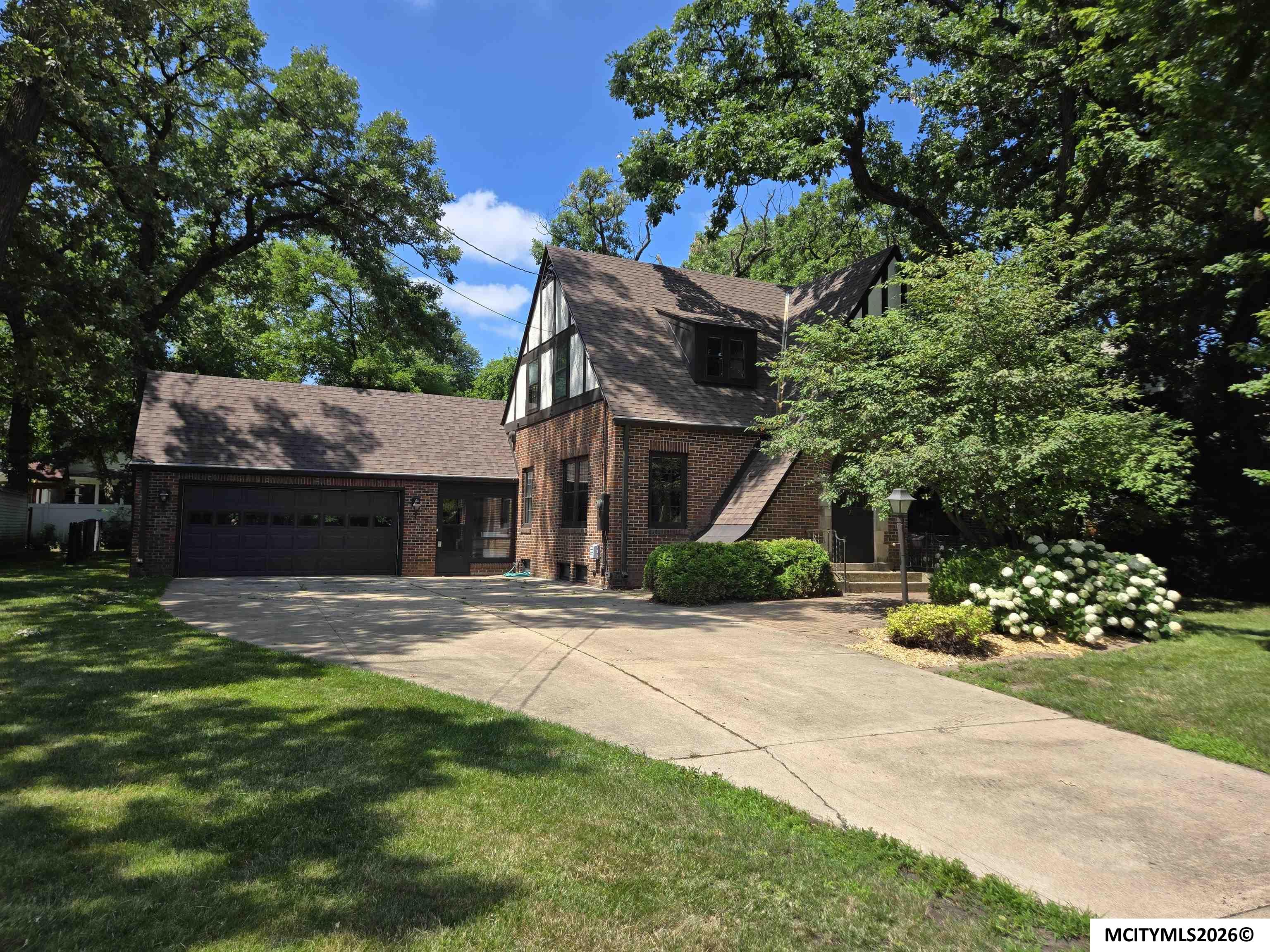 76 N Crescent Drive Mason City IA 50401