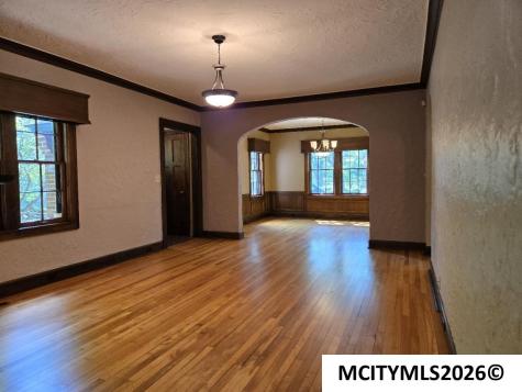 76 N Crescent Drive Mason City IA 50401