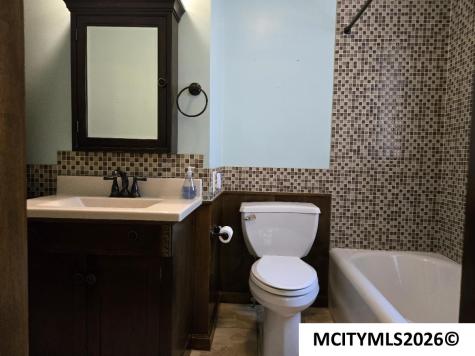 76 N Crescent Drive Mason City IA 50401