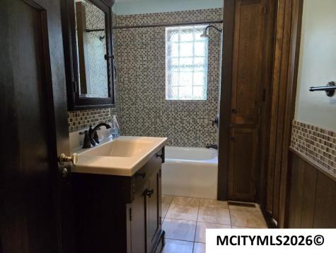 76 N Crescent Drive Mason City IA 50401
