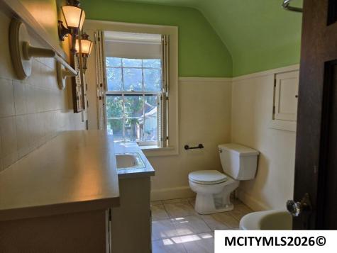 76 N Crescent Drive Mason City IA 50401
