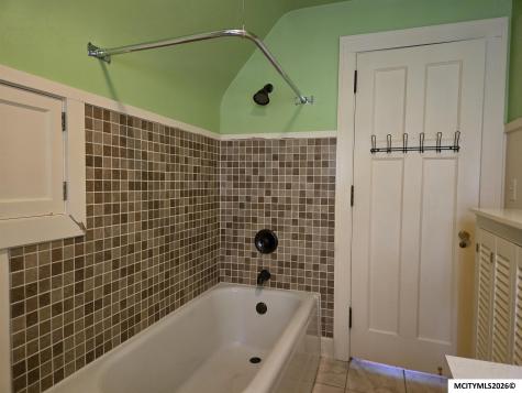 76 N Crescent Drive Mason City IA 50401