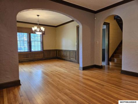 76 N Crescent Drive Mason City IA 50401