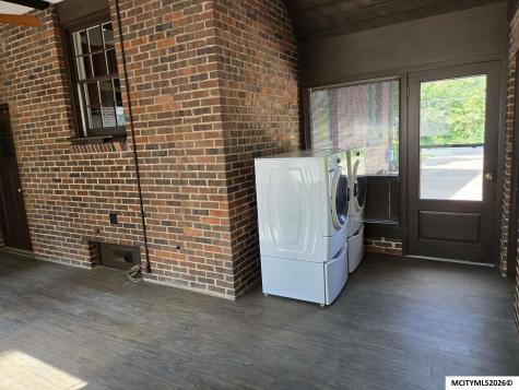 76 N Crescent Drive Mason City IA 50401
