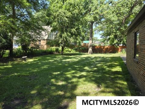 76 N Crescent Drive Mason City IA 50401