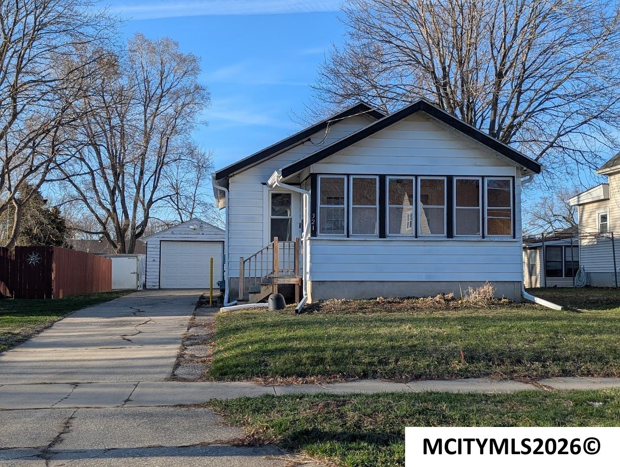 321 21st SE Mason City IA 50401