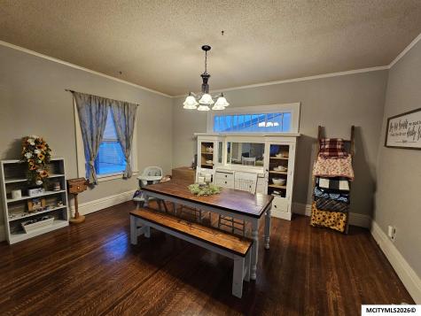 106 10th NW Mason City IA 50401