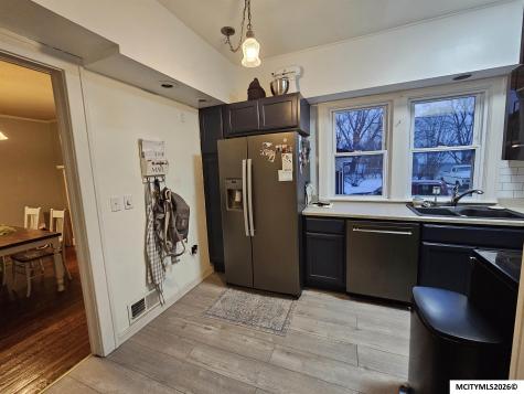 106 10th NW Mason City IA 50401