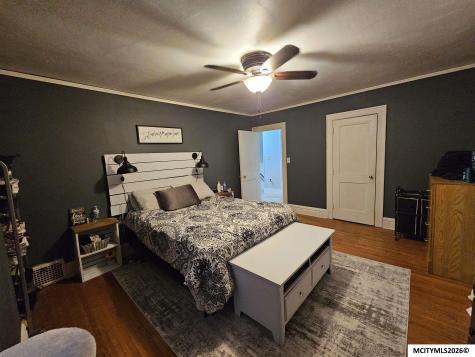 106 10th NW Mason City IA 50401