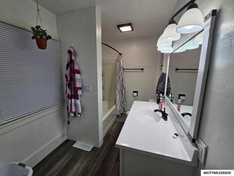 106 10th NW Mason City IA 50401