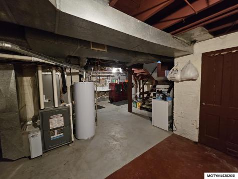 106 10th NW Mason City IA 50401