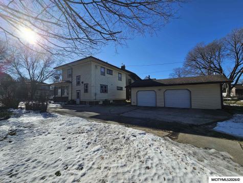 106 10th NW Mason City IA 50401