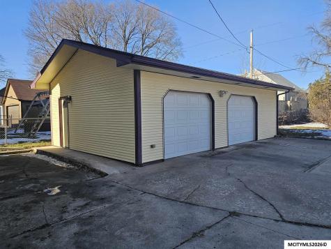 106 10th NW Mason City IA 50401