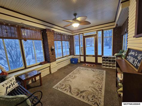 106 10th NW Mason City IA 50401
