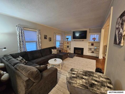 106 10th NW Mason City IA 50401