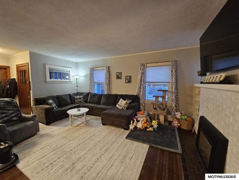 106 10th NW Mason City IA 50401