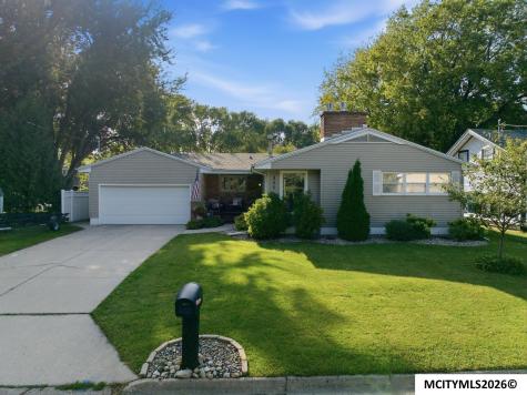 311 19th Street W Clear Lake IA 50428