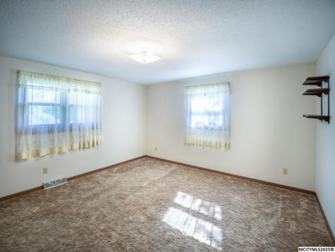 319 S Lincoln Sheffield IA 50475