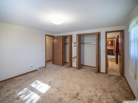 319 S Lincoln Sheffield IA 50475