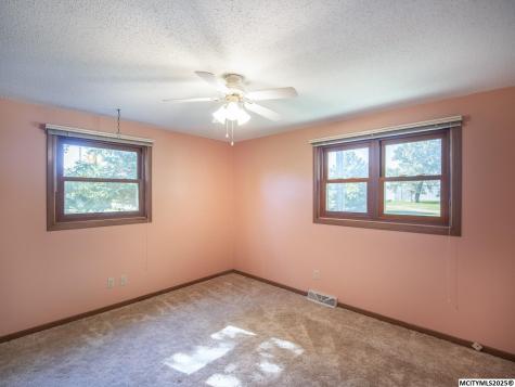 319 S Lincoln Sheffield IA 50475