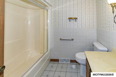 319 S Lincoln Sheffield IA 50475