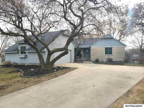 11 Knollwood Court Mason City IA 50401