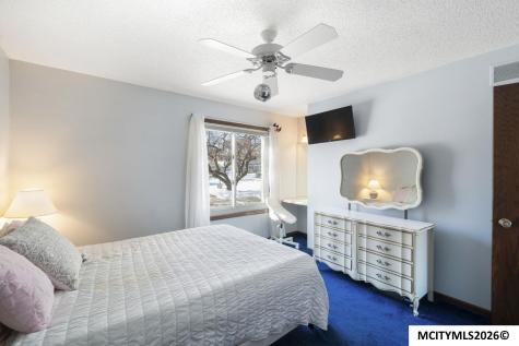 11 Knollwood Court Mason City IA 50401
