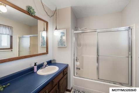 11 Knollwood Court Mason City IA 50401