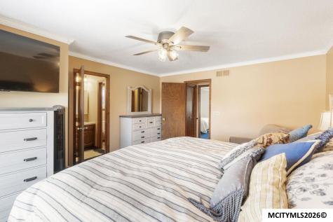 11 Knollwood Court Mason City IA 50401