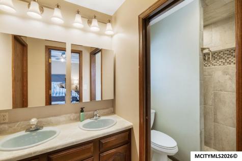 11 Knollwood Court Mason City IA 50401