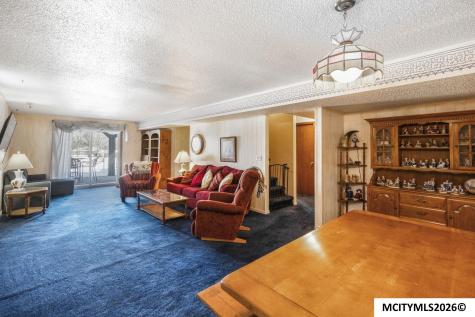 11 Knollwood Court Mason City IA 50401