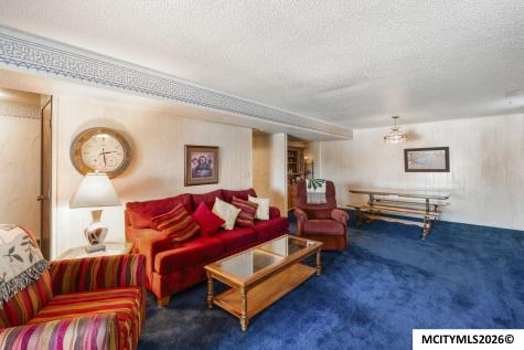 11 Knollwood Court Mason City IA 50401