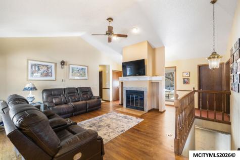 11 Knollwood Court Mason City IA 50401