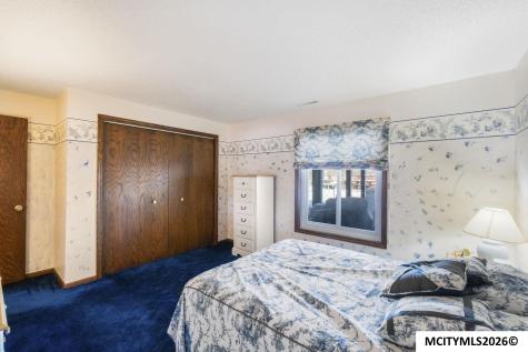 11 Knollwood Court Mason City IA 50401