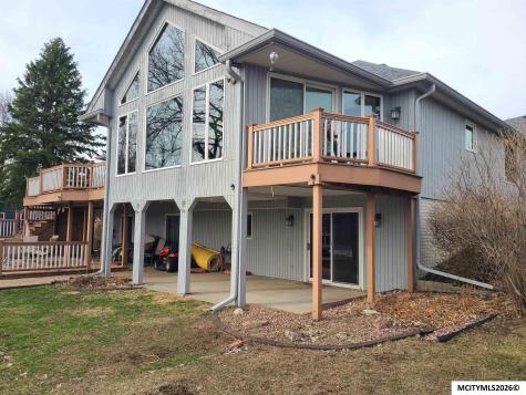 11 Knollwood Court Mason City IA 50401