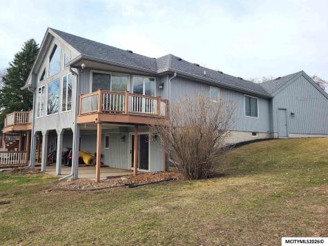11 Knollwood Court Mason City IA 50401