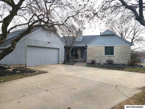 11 Knollwood Court Mason City IA 50401