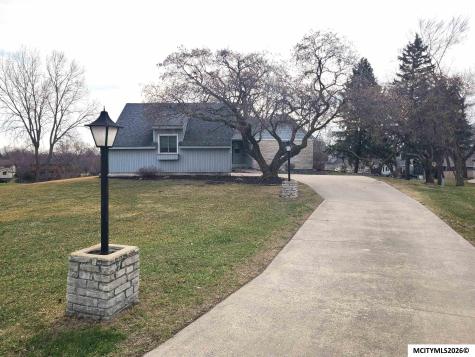 11 Knollwood Court Mason City IA 50401