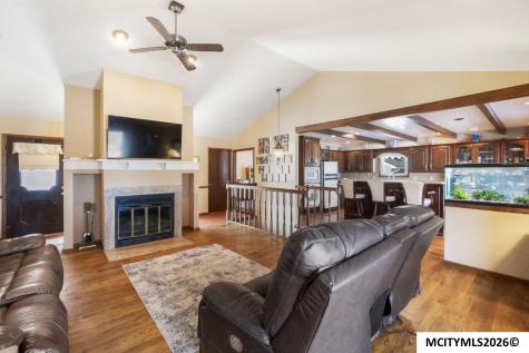 11 Knollwood Court Mason City IA 50401
