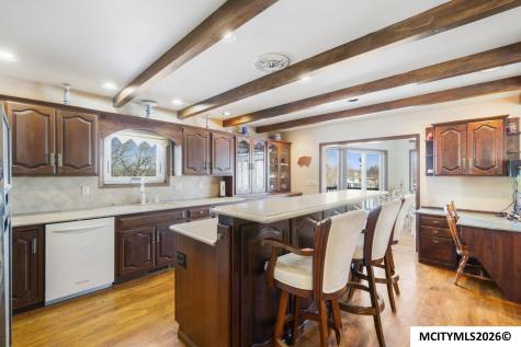 11 Knollwood Court Mason City IA 50401