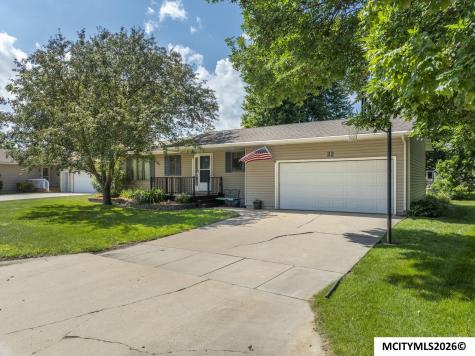 22 Charlestown Square Mason City IA 50401